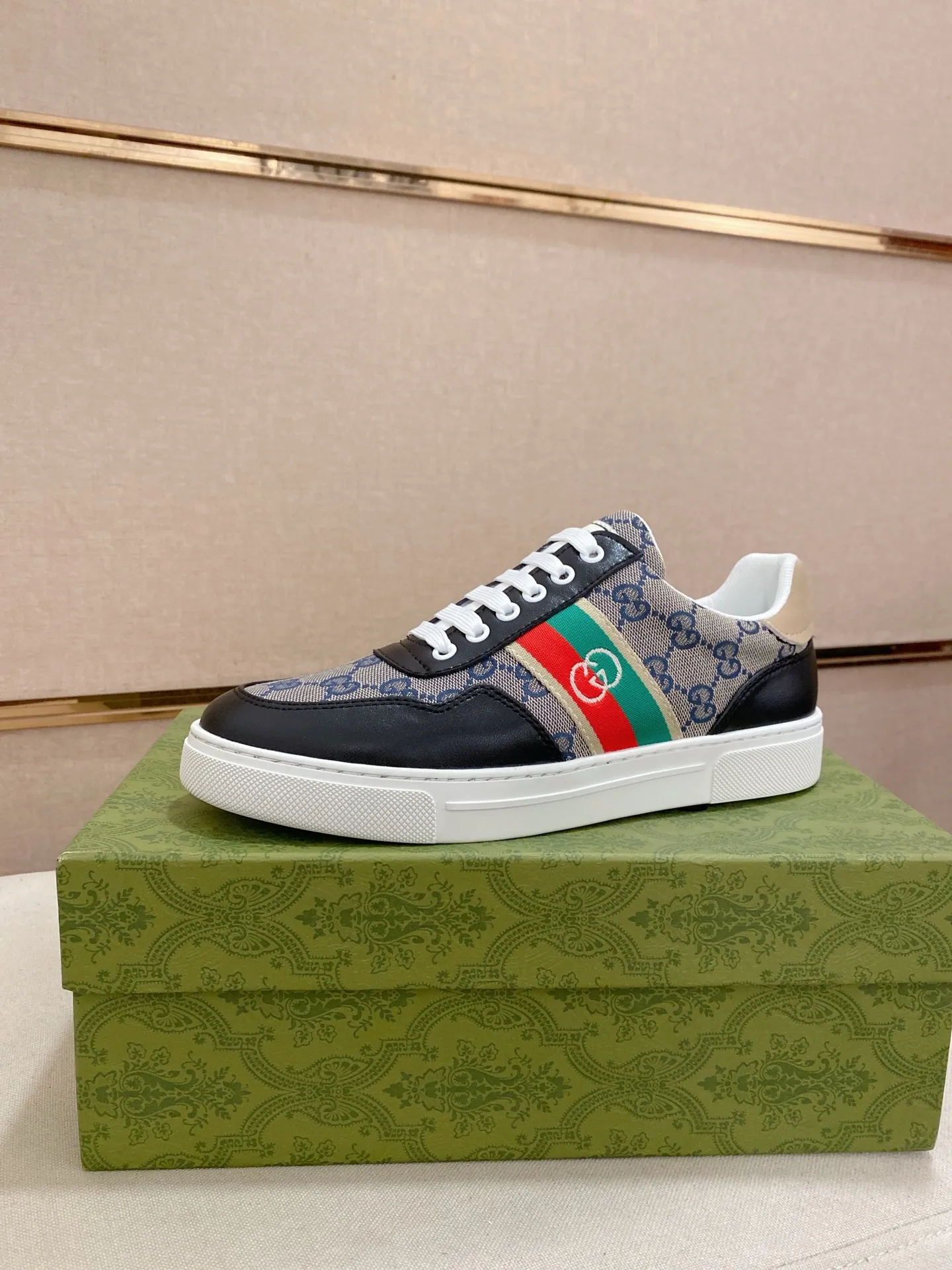 Men's clothing and shoes💰:440💰 (GUCCI) The latest model from the official website 🎁🎁Casual and fashionable men's shoes👟, hot style 💥The version is simple and elegant, exclusive for trendy men. Unique official website latest brand elements 👑Gucci original decoration, fashionable and generous, the fabric is original cowhide ✅sheepskin lining, the official website specifies wear-resistant casual outsole, the classic model is taken in kind at the counter🎬38-44 (45 is not returned or exchanged)